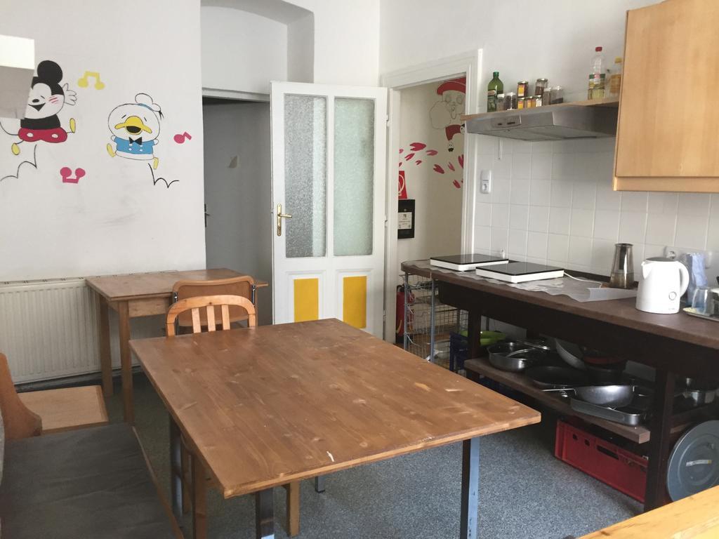 Chichilli Hostel Wien Ngoại thất bức ảnh