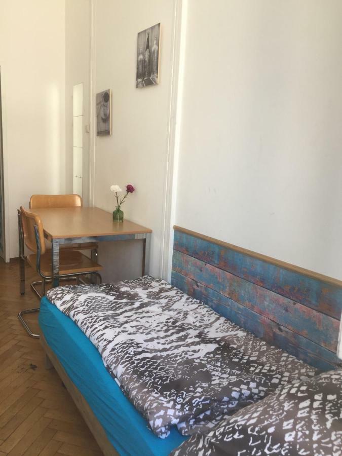 Chichilli Hostel Wien Ngoại thất bức ảnh